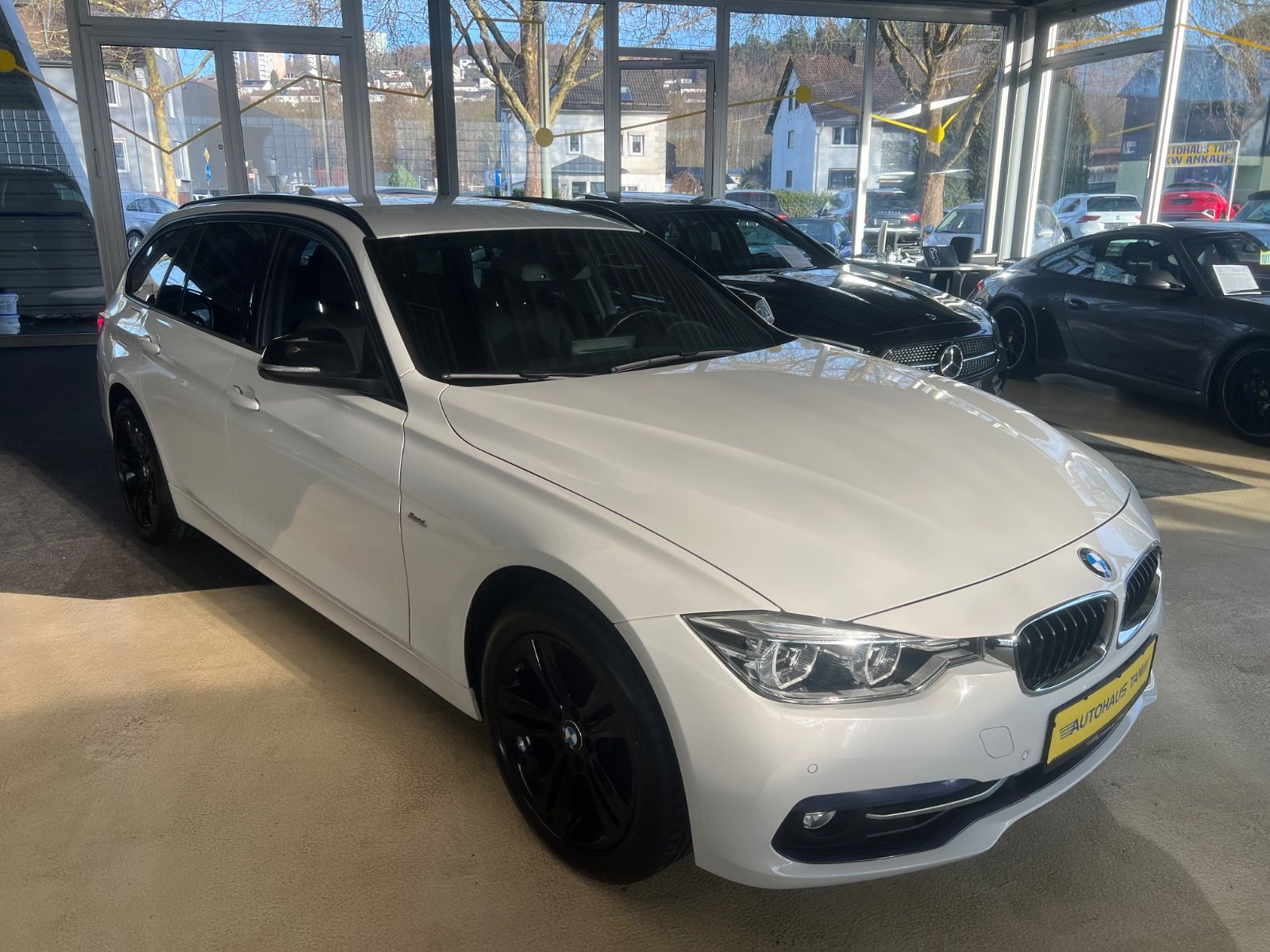 Fahrzeugabbildung BMW 320 i Touring xDrive Sport Line *NAVI PROF*LED*