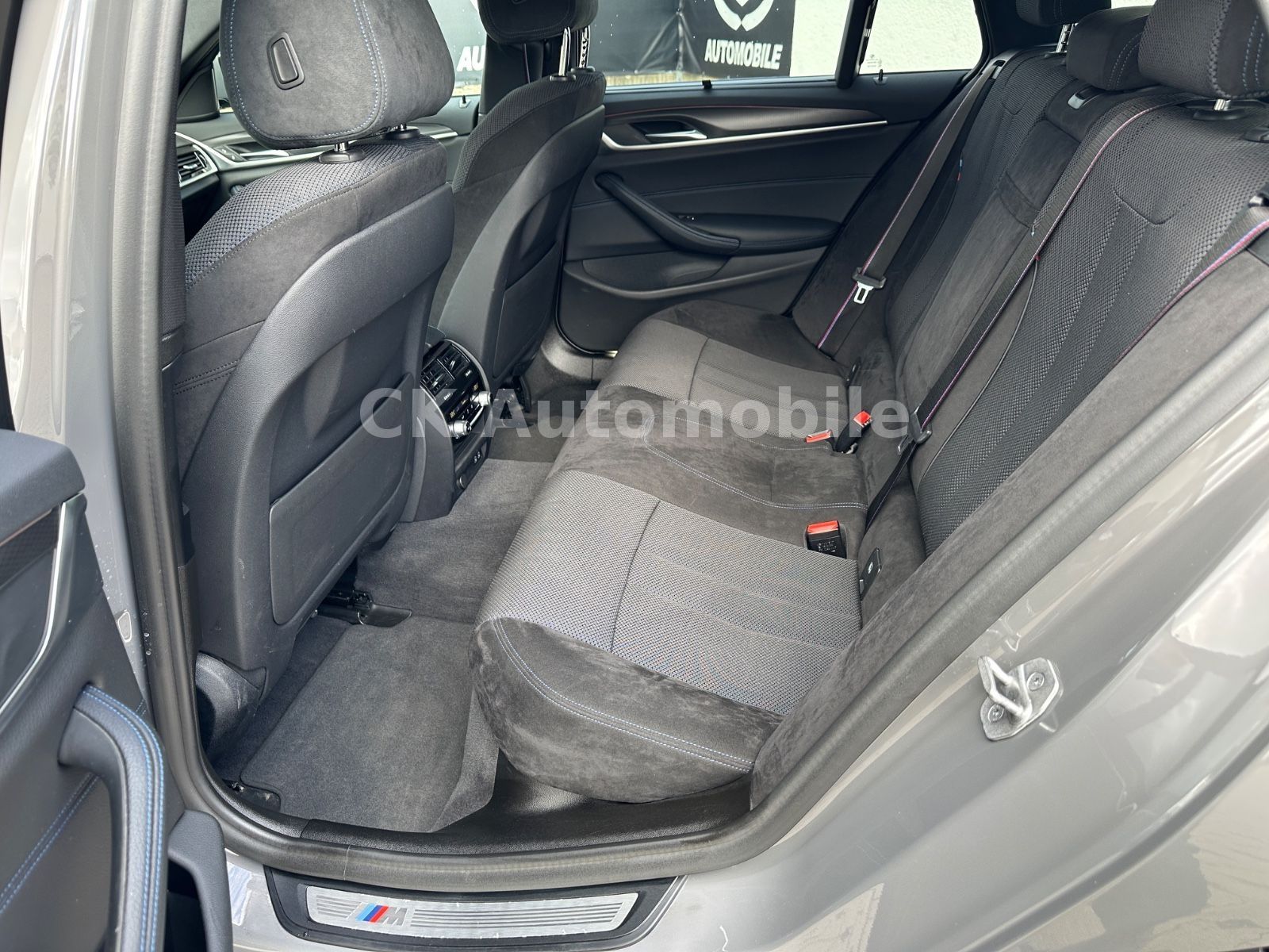 Fahrzeugabbildung BMW 520d xDrive M-Sport/Navi/Head-Up/LED/ACC/Kam.