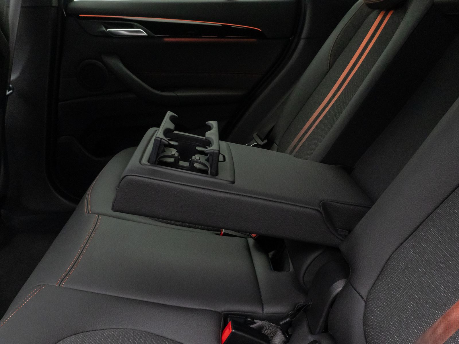 Fahrzeugabbildung BMW X1 xD25e SportLine Kamera HUD DAB Komfort 18Zoll