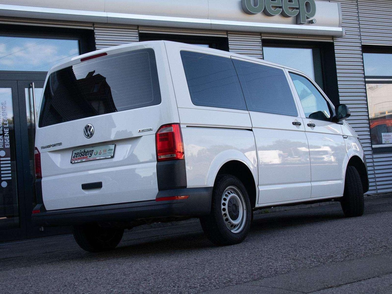 Fahrzeugabbildung Volkswagen T6 Transporter Kasten Kombi 4 Motion 9 Sitzer