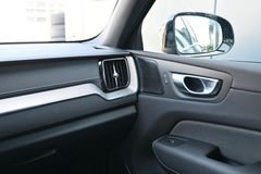 Fahrzeugabbildung Volvo XC60 RC T8 AWD R-Design*LUFT*360*H&K*HUD*STHZ*QI