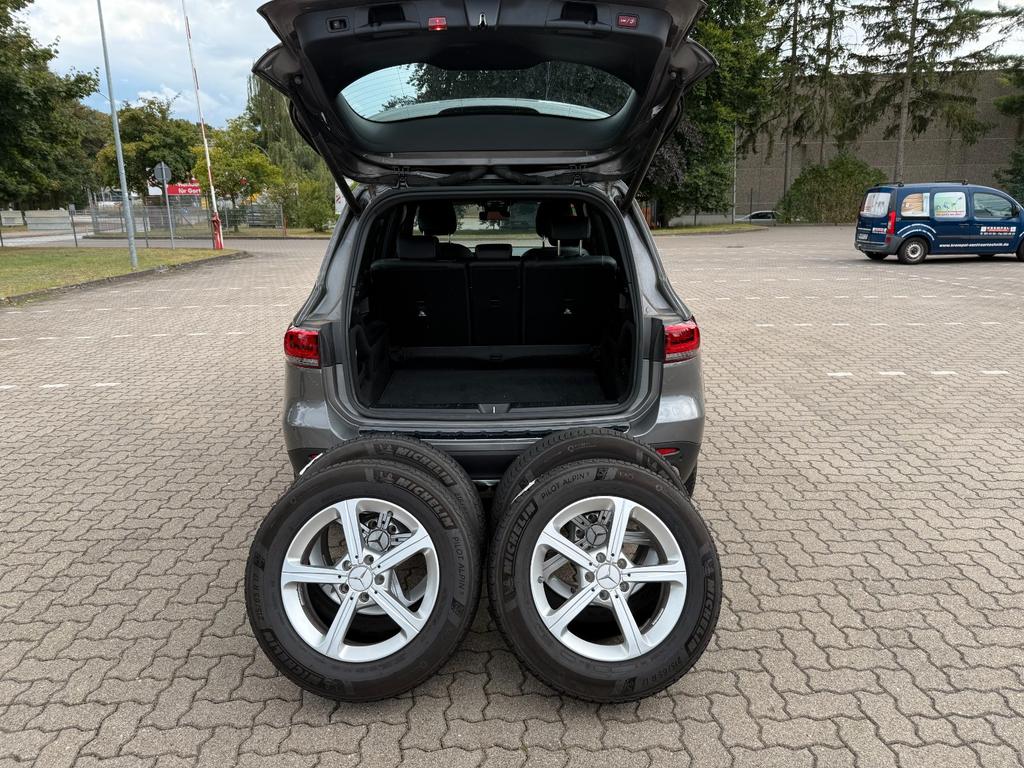 Mercedes-Benz GLB 220