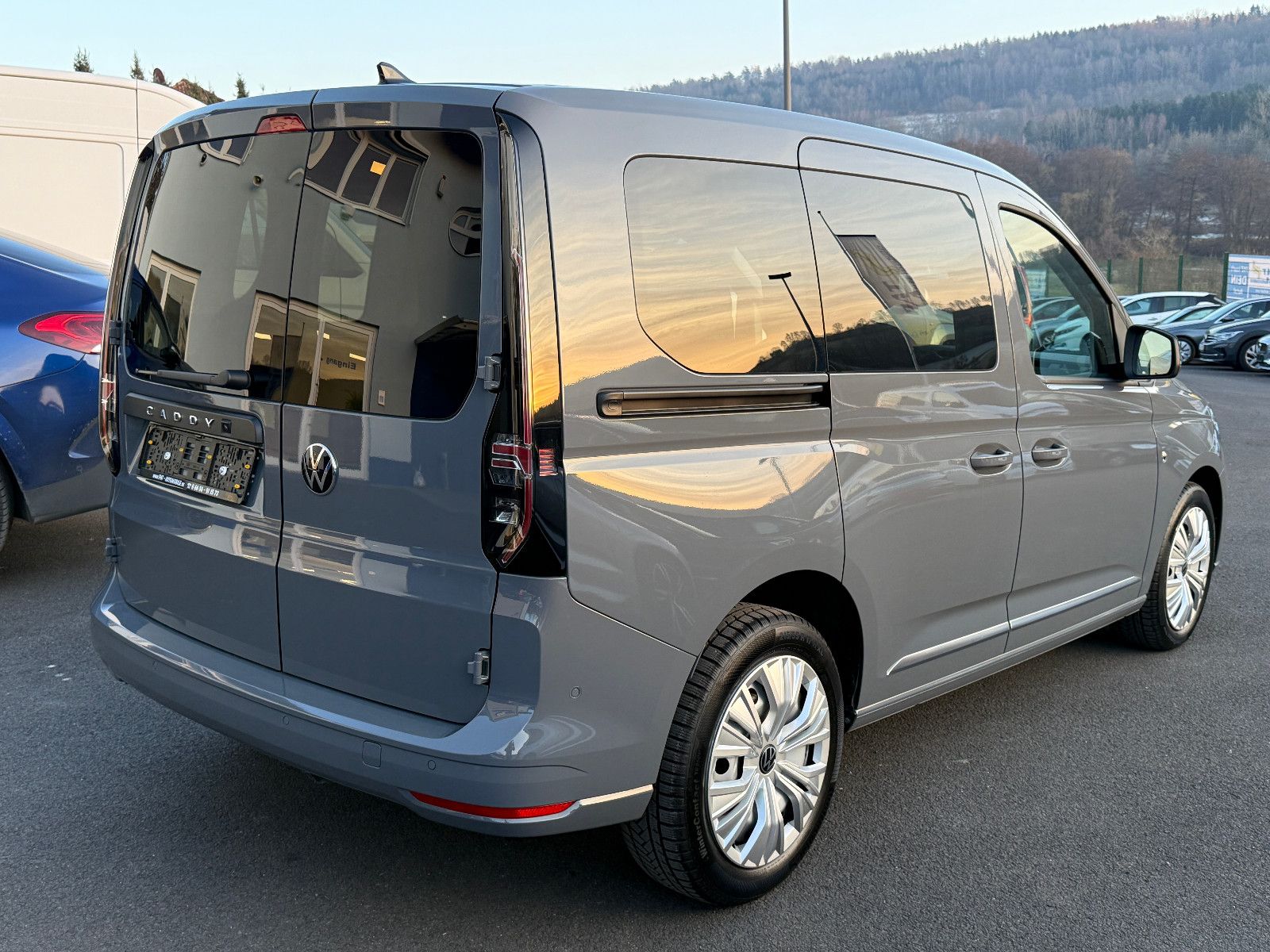 Fahrzeugabbildung Volkswagen Caddy Style TSI DSG ACC AHK Navi LED Kamera SHZ