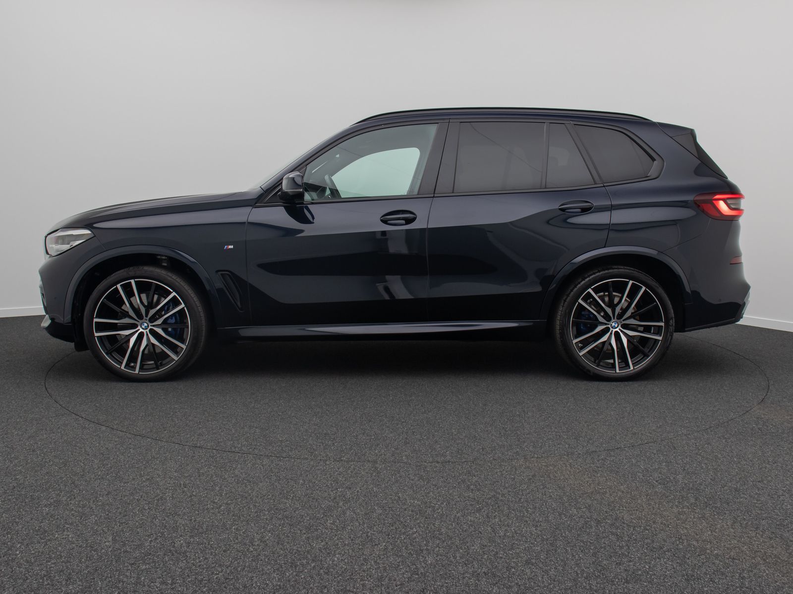Fahrzeugabbildung BMW X5 xD40d M Sport Panorama Kamera HUD DAB B&W 22"