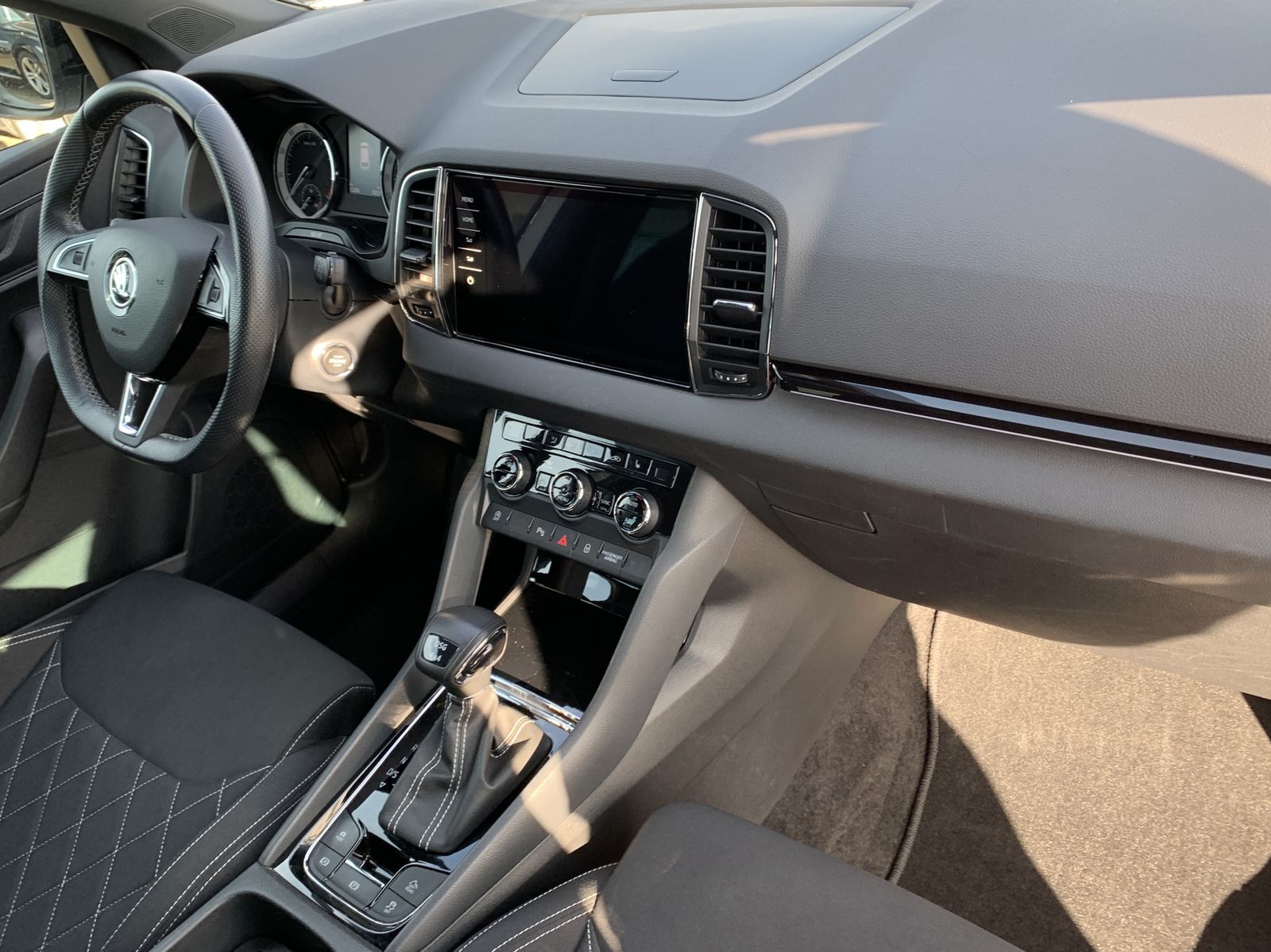 Fahrzeugabbildung SKODA Karoq 2.0 TSI*Sportline*4x4*AHK*Pano*LED*Cam*