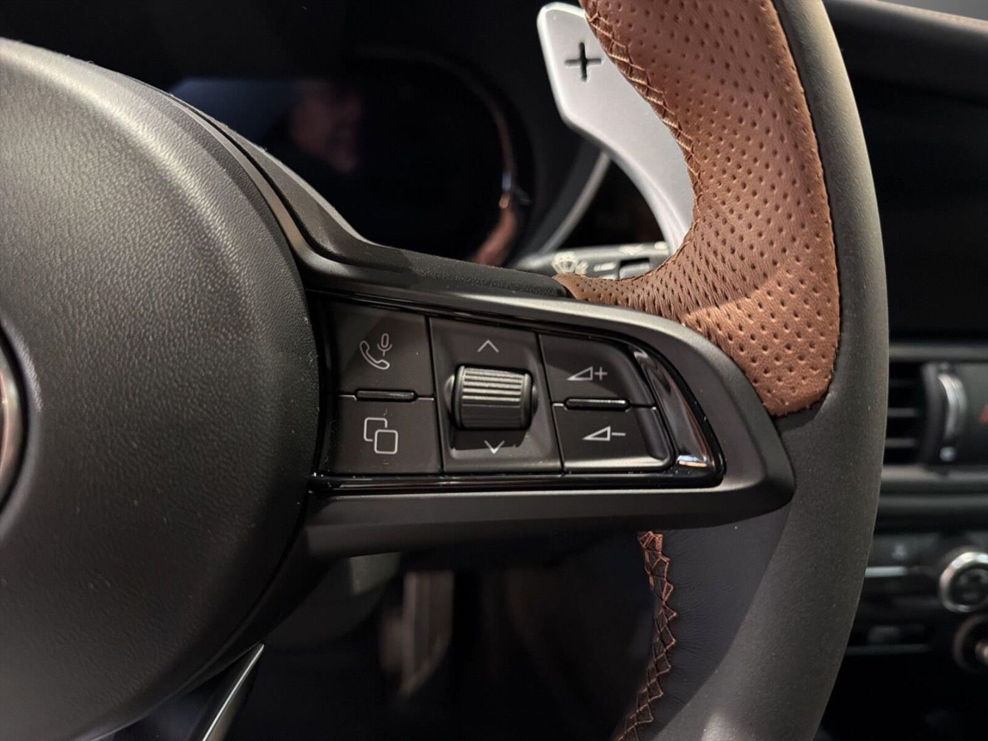 Fahrzeugabbildung Alfa Romeo Giulia 2.0Turbo Q4 Intensa +HARMAN/KARDON+PANORA