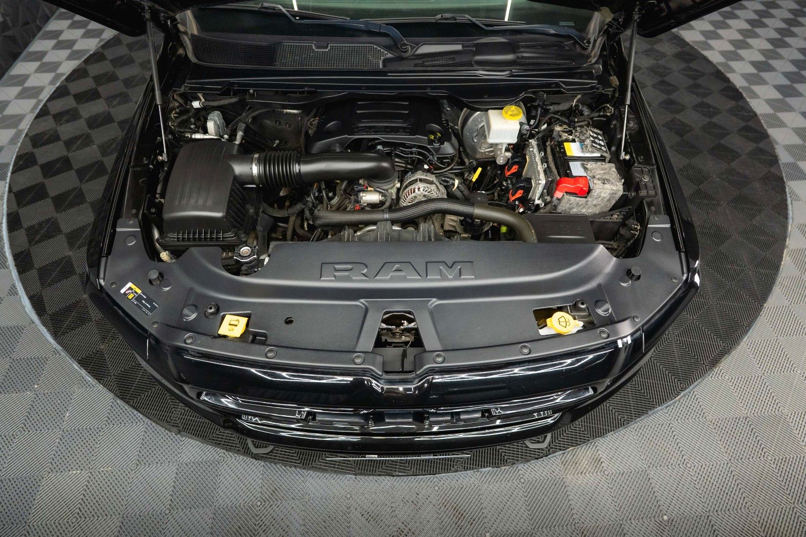 Fahrzeugabbildung Dodge RAM 5.7 V8 HEMI 4x4 BLACK *LPG 200L*Unfallfrei*