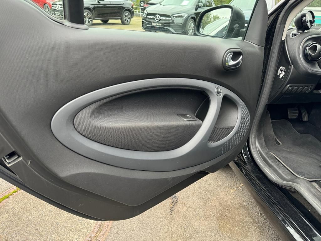 Fahrzeugabbildung Smart smart EQ fortwo *Navi*LM*SHZ*KlimaA*Winterp.