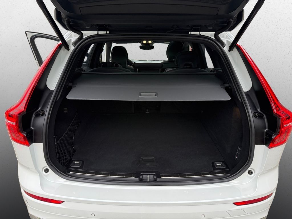 VOLVO XC60 B5 D AWD Ultimate Bright,B&W,AHK.STH Polest VOLVO XC60 B5 D AWD Ultimate Bright,B&W,AHK.STH Polest