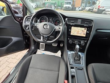 Volkswagen Golf - 8