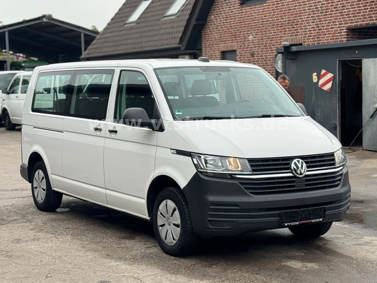Volkswagen T6.1 Transporter Kombi lang 8 Sitzer Klima imagem 2