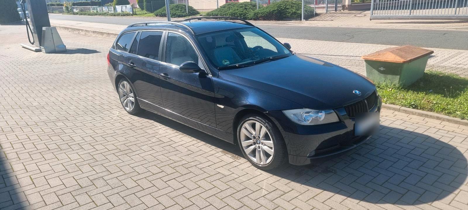 BMW 318 2008 — вигляд ззаду