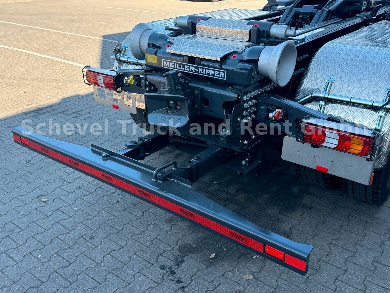 Fahrzeugabbildung Mercedes-Benz Arocs 3351 MEILLER RS 21.60 / Winterdienst 9t.VA