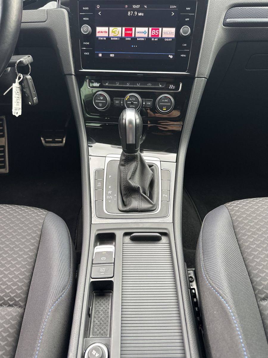 Fahrzeugabbildung Volkswagen Golf Variant 2.0 TDI DSG United NAV+ACC+CARPLAY