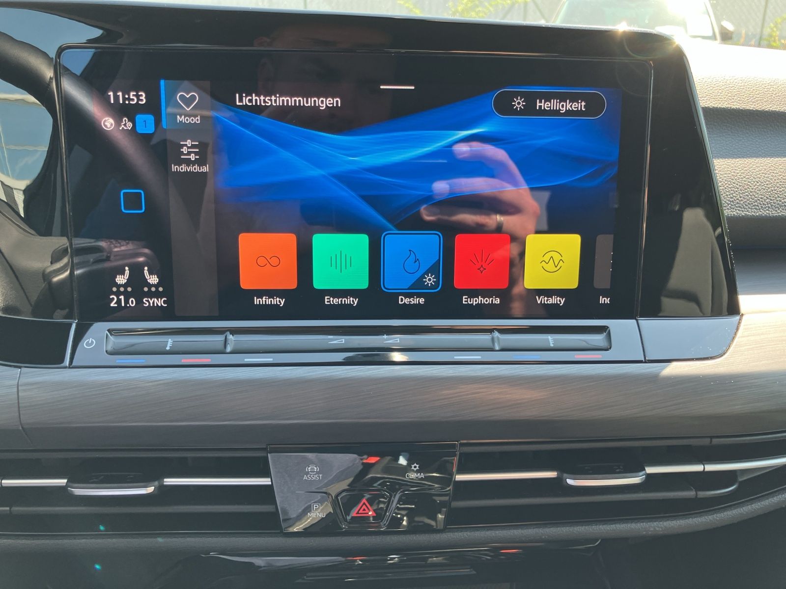 Fahrzeugabbildung Volkswagen Golf VIII Variant TDI Style DSG LEDplus Navi AID