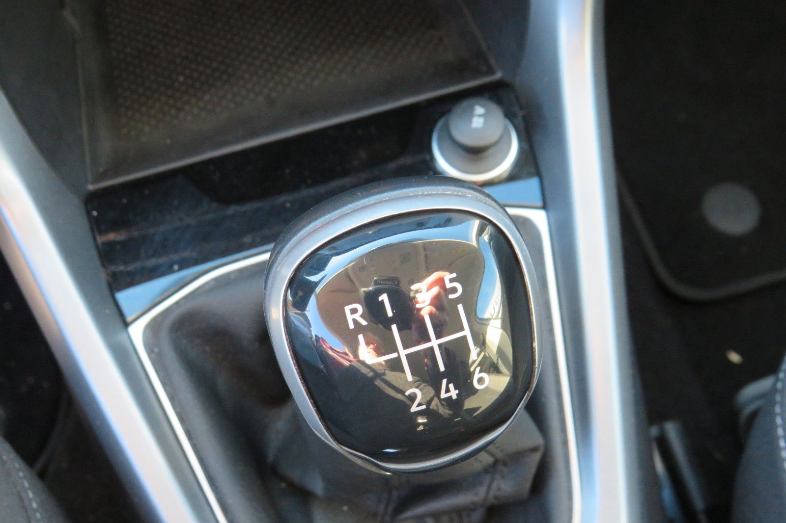 Fahrzeugabbildung Volkswagen T-Cross Active ACC NAVI APP GJ SITZH. PDC 1HD