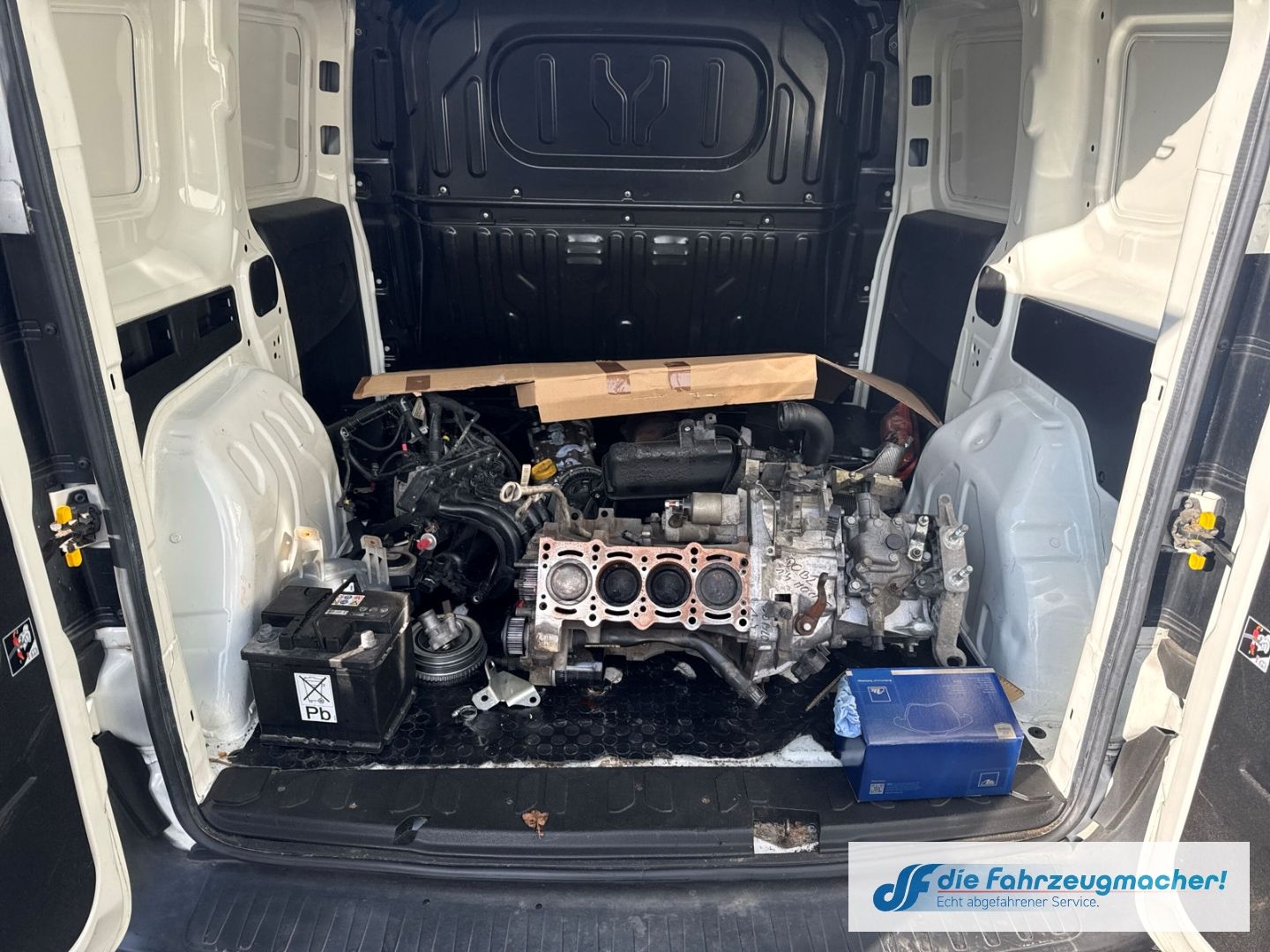 Fahrzeugabbildung Fiat Doblo Basis Kasten 1.4 *BRANDSCHADEN * MOTOR ZER