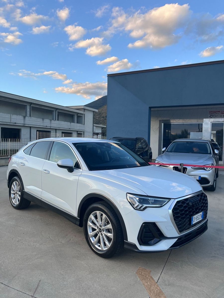 Audi Q3 45 TFSI e S tronic Business
