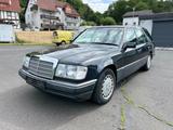 Mercedes-Benz 220 TE W124 OLDTIMER*TÜV NEU*SCHIEBEDACH*AHK - Mercedes-Benz E 220 mit Benzin-Antrieb: Kombi