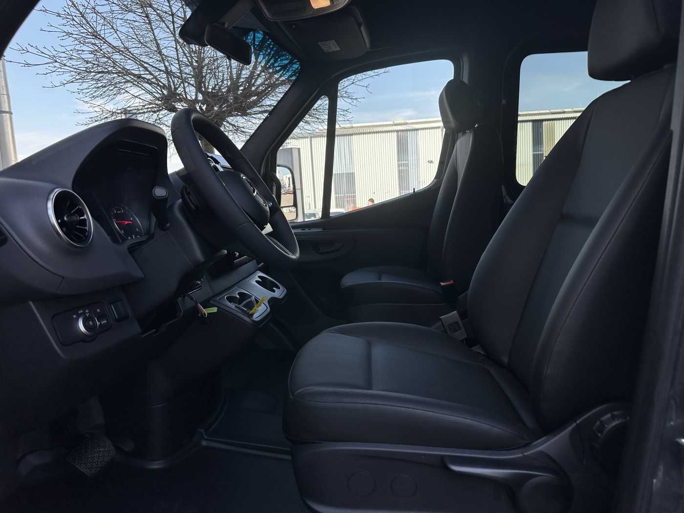 Fahrzeugabbildung Mercedes-Benz Sprinter 319 CDI DoKa 3665 4x4 Klima AHK LED