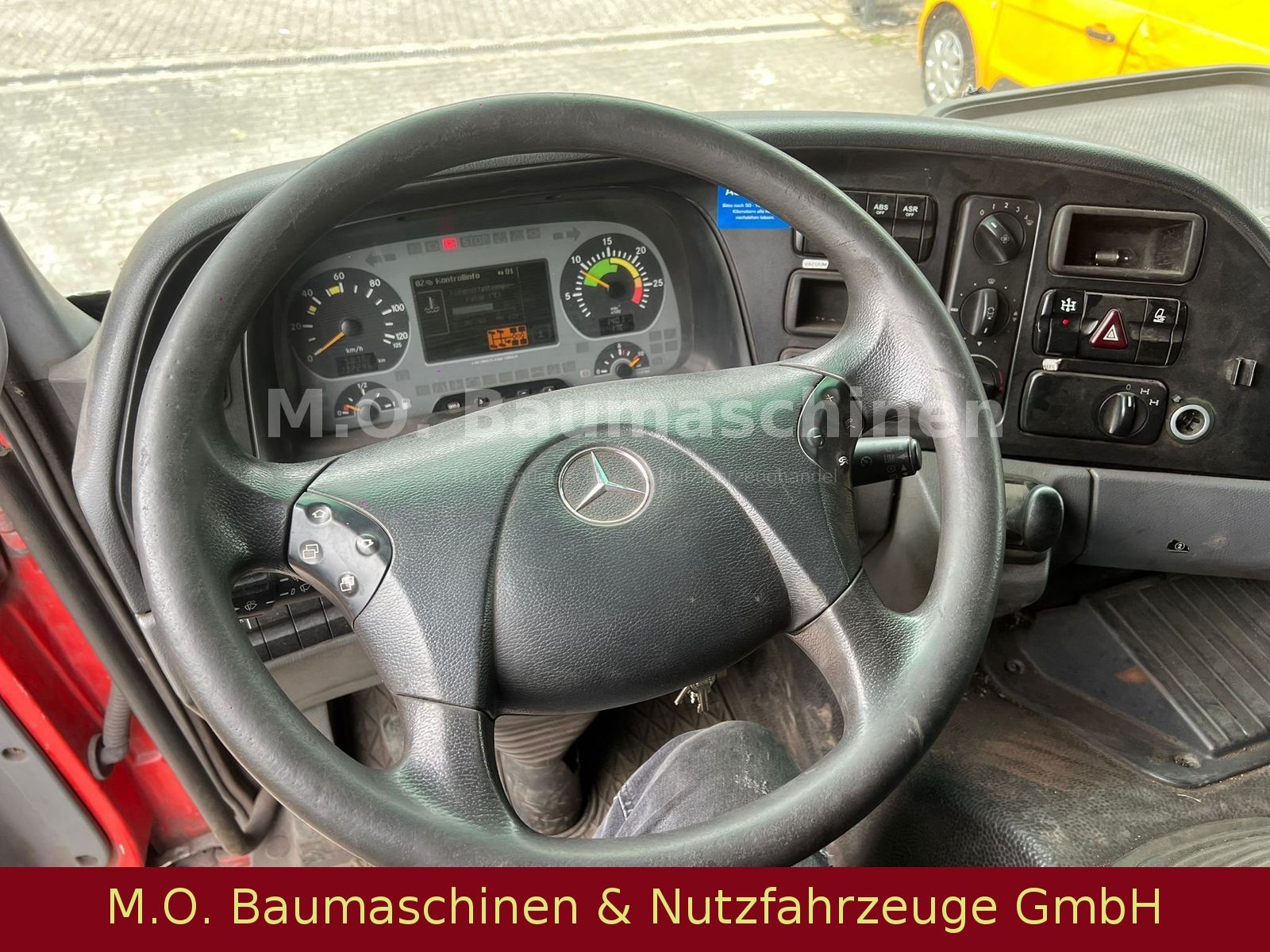 Fahrzeugabbildung Mercedes-Benz Mercedes Actros 4141 / Trockensauger /ADR
