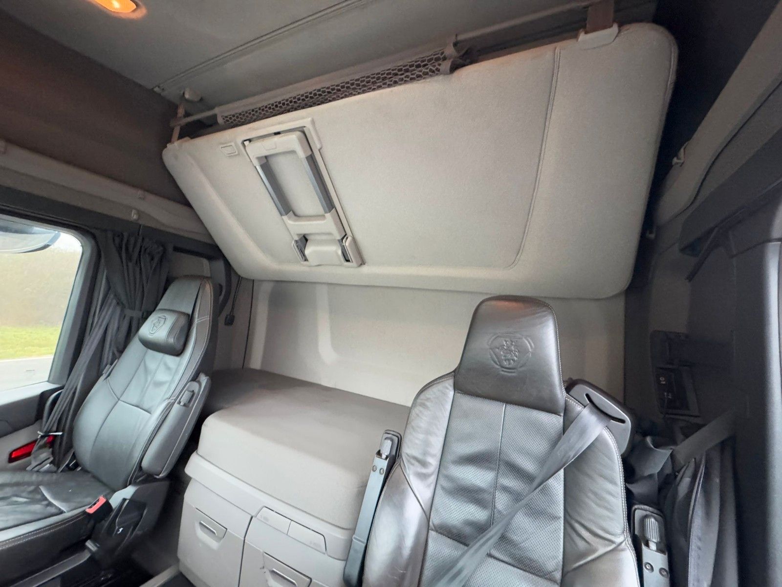 Fahrzeugabbildung Scania R580 V8 HMF 3220-K4 Kran Funk 66 t