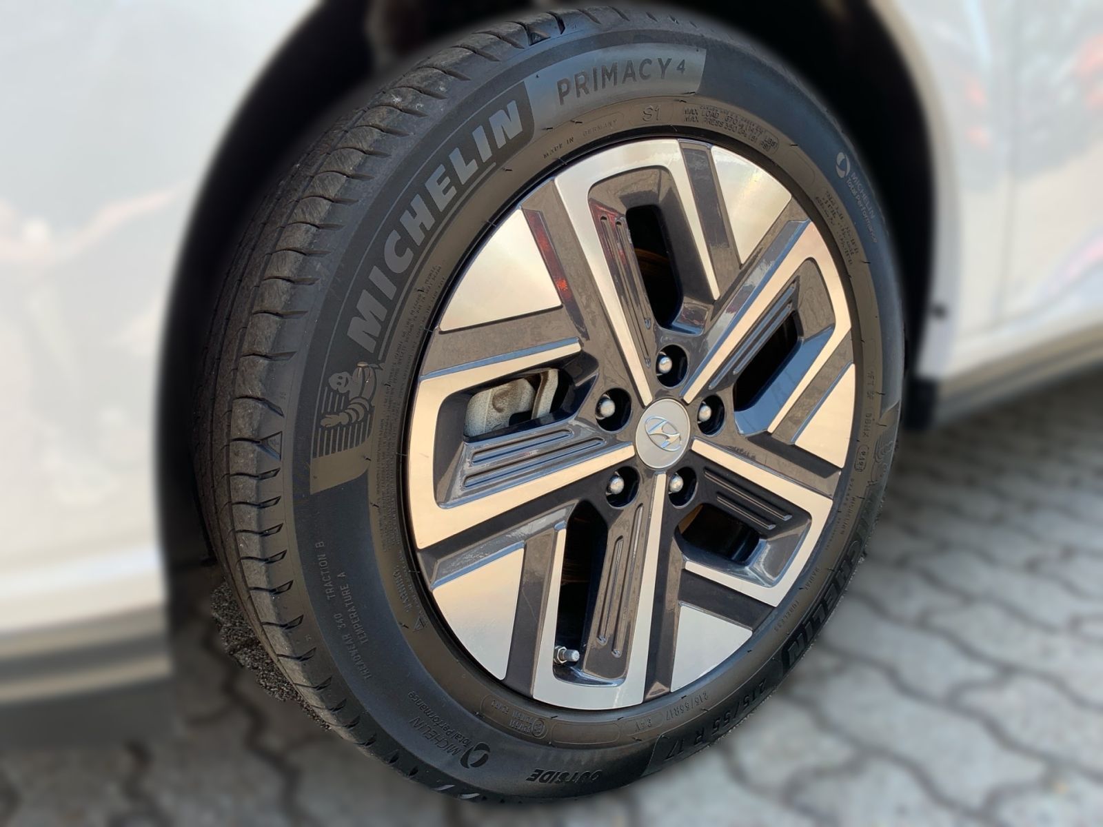 Fahrzeugabbildung Hyundai KONA Select Elektro 11 kW OBC Sitzheizung