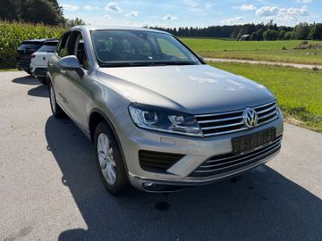 Volkswagen Touareg - 1