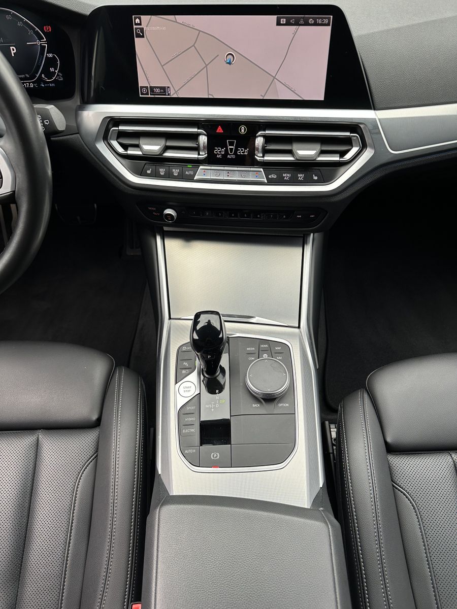 Fahrzeugabbildung BMW 320e Touring M-Sport NAV+LASER+HEAD-UP+KAMERA+VC