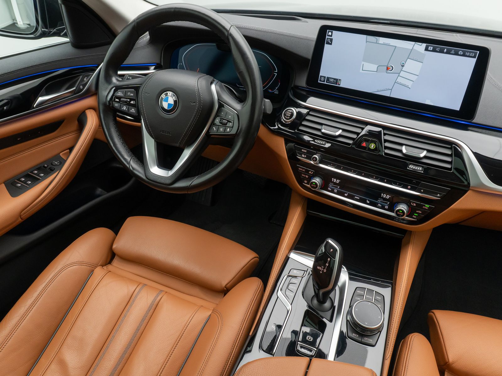 Fahrzeugabbildung BMW 530i xD Luxury Line DAB Kamera HUD HiFi Panorama