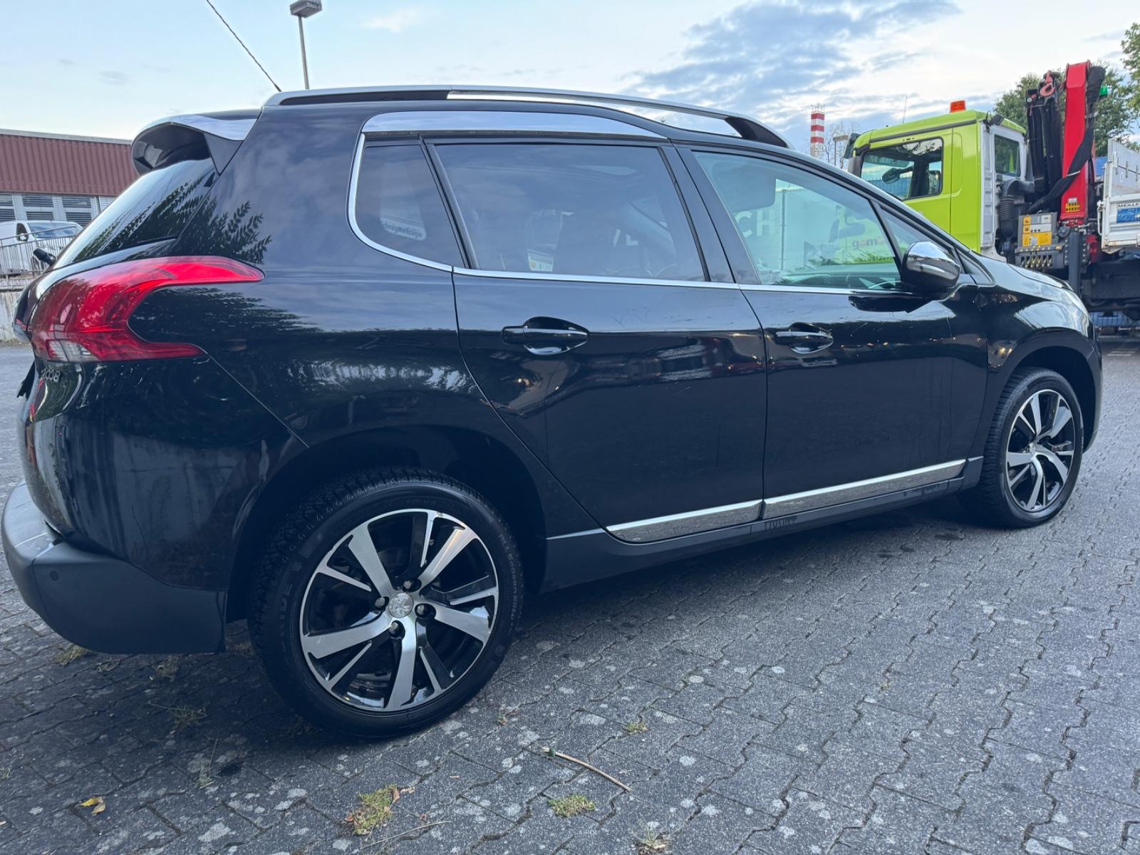 Peugeot  2008 Allure BlueHDi 120 Allure Sitzheizung-Navi