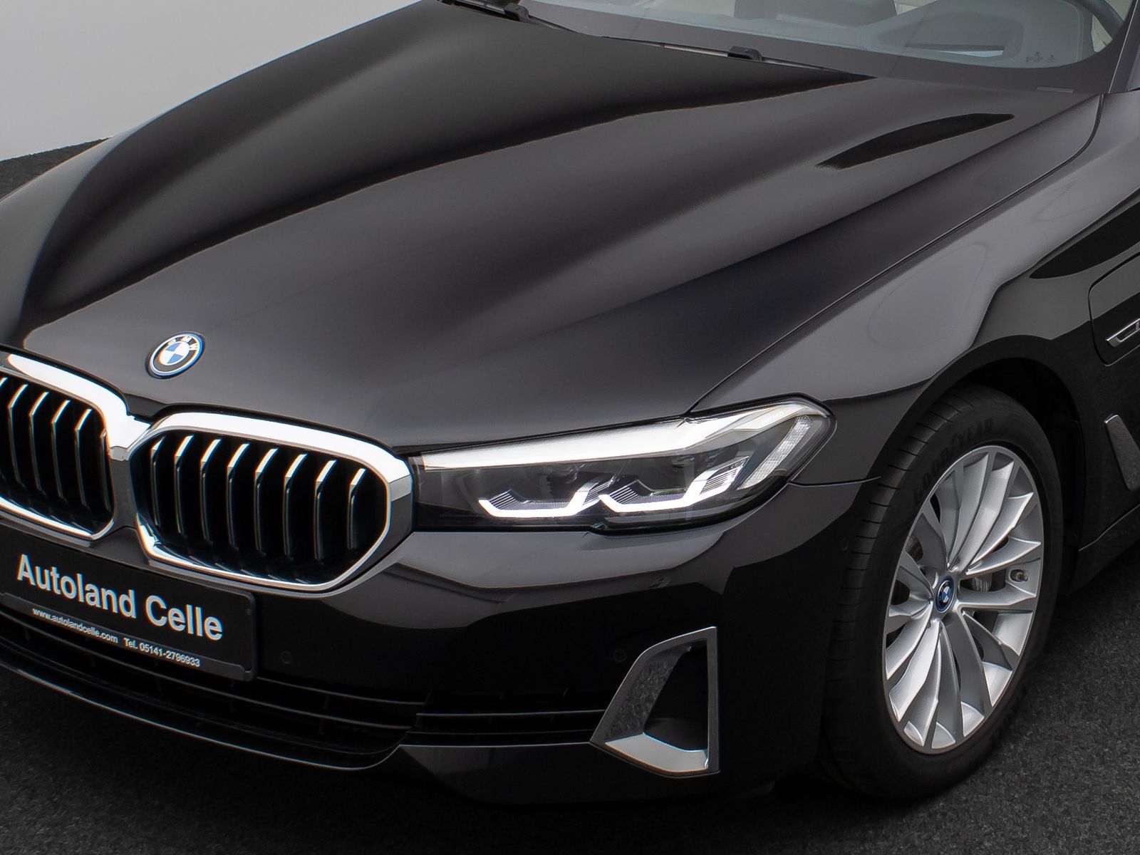 Fahrzeugabbildung BMW 530e xD Luxury Line KameraHUD DAB HiFi Komfort