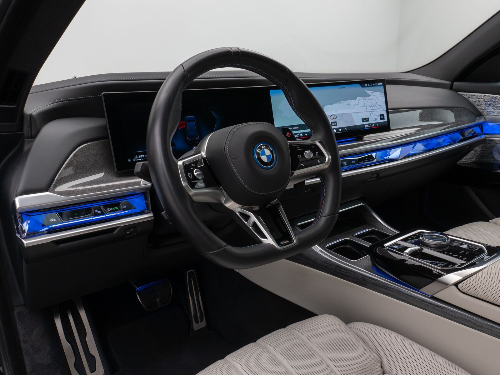 Fahrzeugabbildung BMW M760e Sky Lounge B&W Fond Ent M-Performance Voll