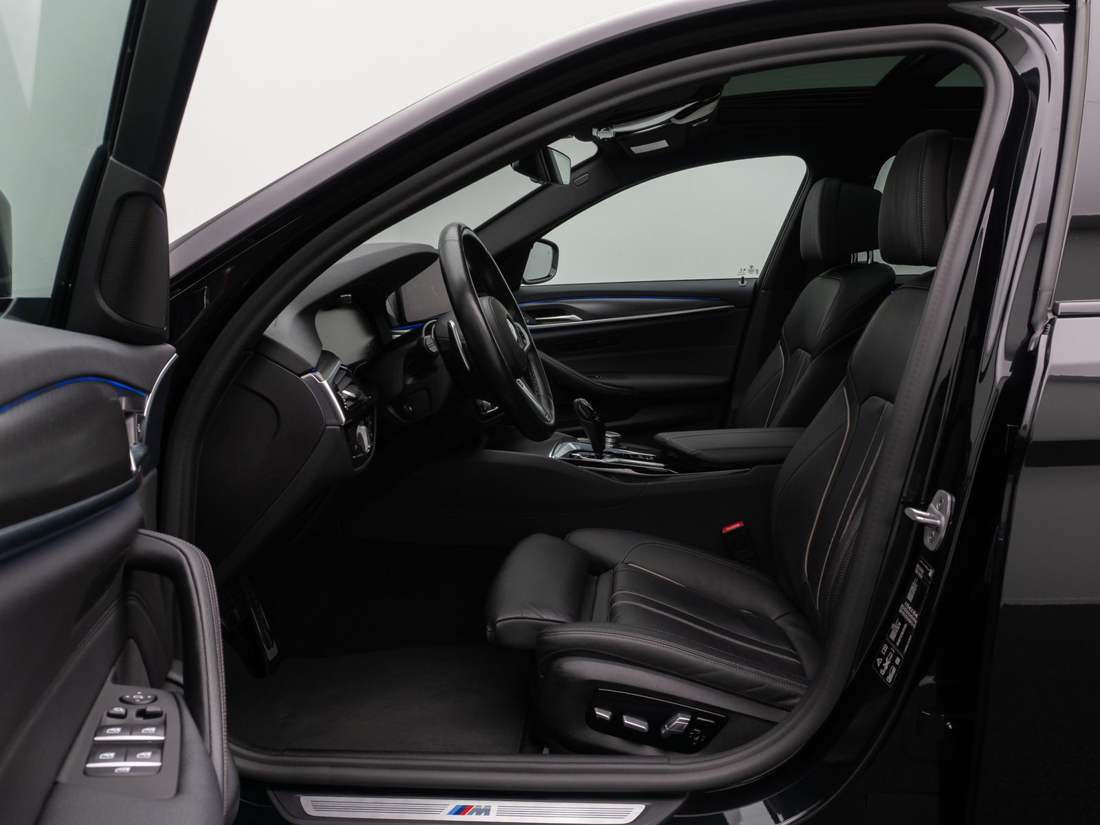 Fahrzeugabbildung BMW 540d xD M Sport DAB HUD DisplayKey Panorama HiFi