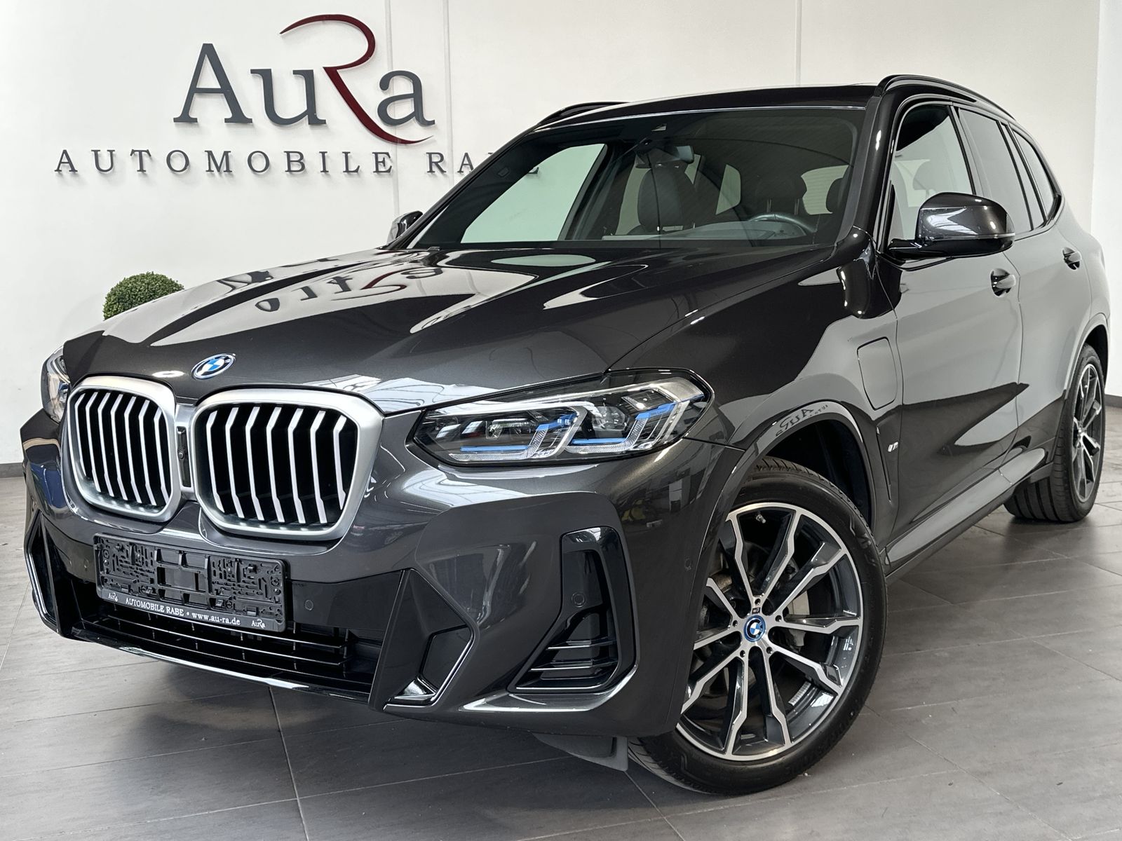 Fahrzeugabbildung BMW X3 xDrive30e M-Sport NAV+LED+HUD+PANO+AHK+20ZOLL