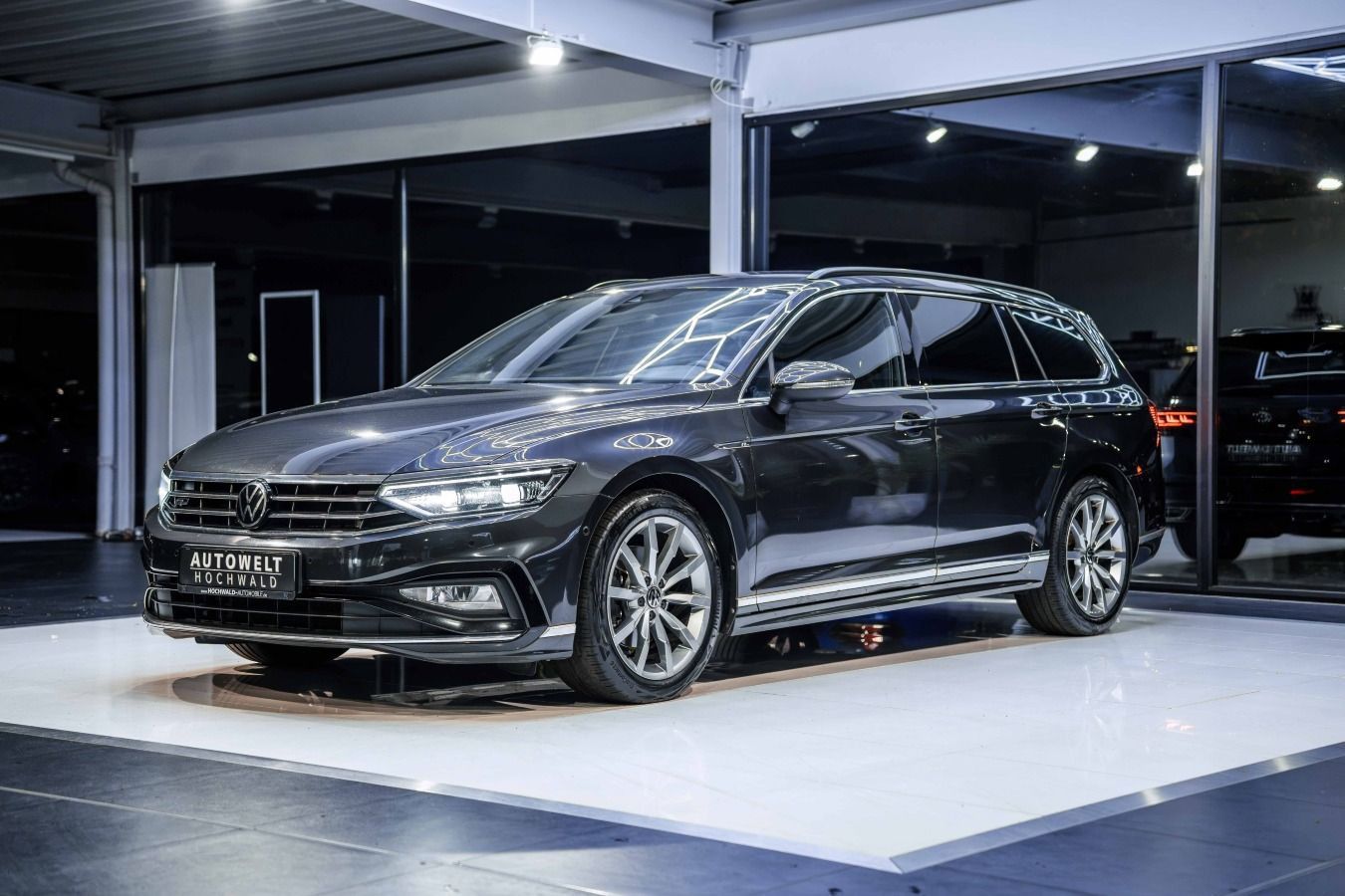 Volkswagen Passat Variant 2.0 TDI DSG 2x R-Line IQ-LED AHK foto 5
