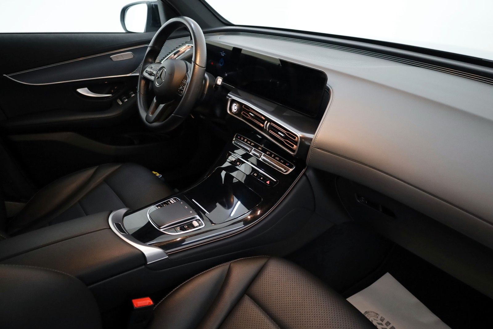 Fahrzeugabbildung Mercedes-Benz EQC 400 4Matic,Leder,Navi,LED,SH,Kamera,AHK