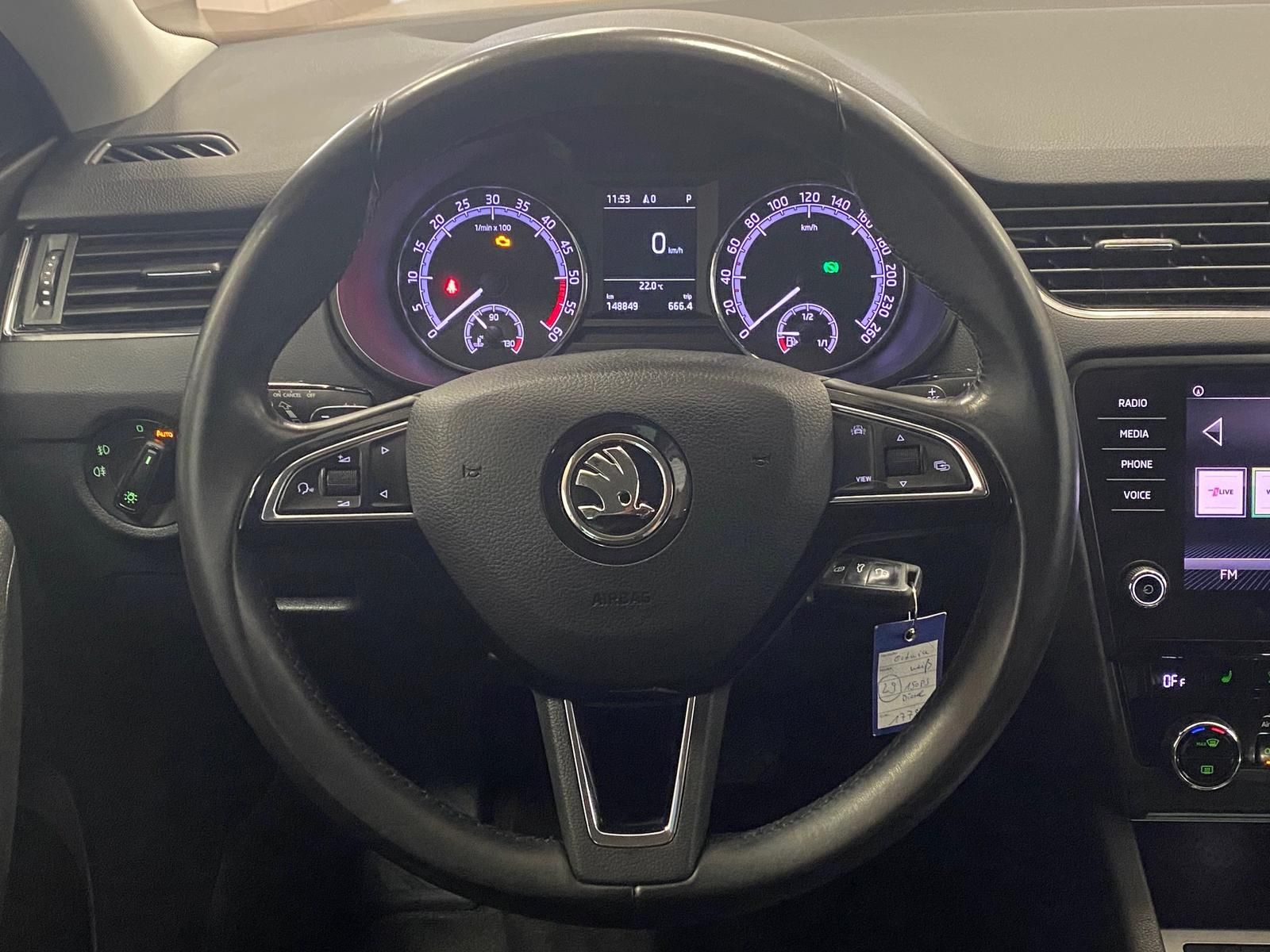 Fahrzeugabbildung SKODA Octavia 2.0 TDI Tour APP+ALLWETTER+NAVI+SITZHEIZ