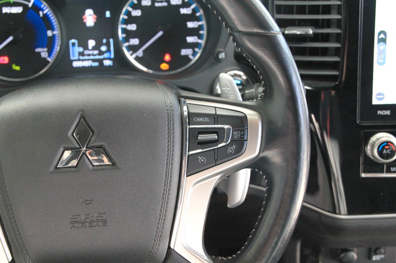Fahrzeugabbildung Mitsubishi Outlander PHEV 4WD Plus Spirit