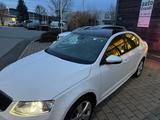 Skoda Octavia Lim. Elegance Panorama Xenon Navi AHK - Skoda Octavia mit Diesel-Antrieb: Limousine