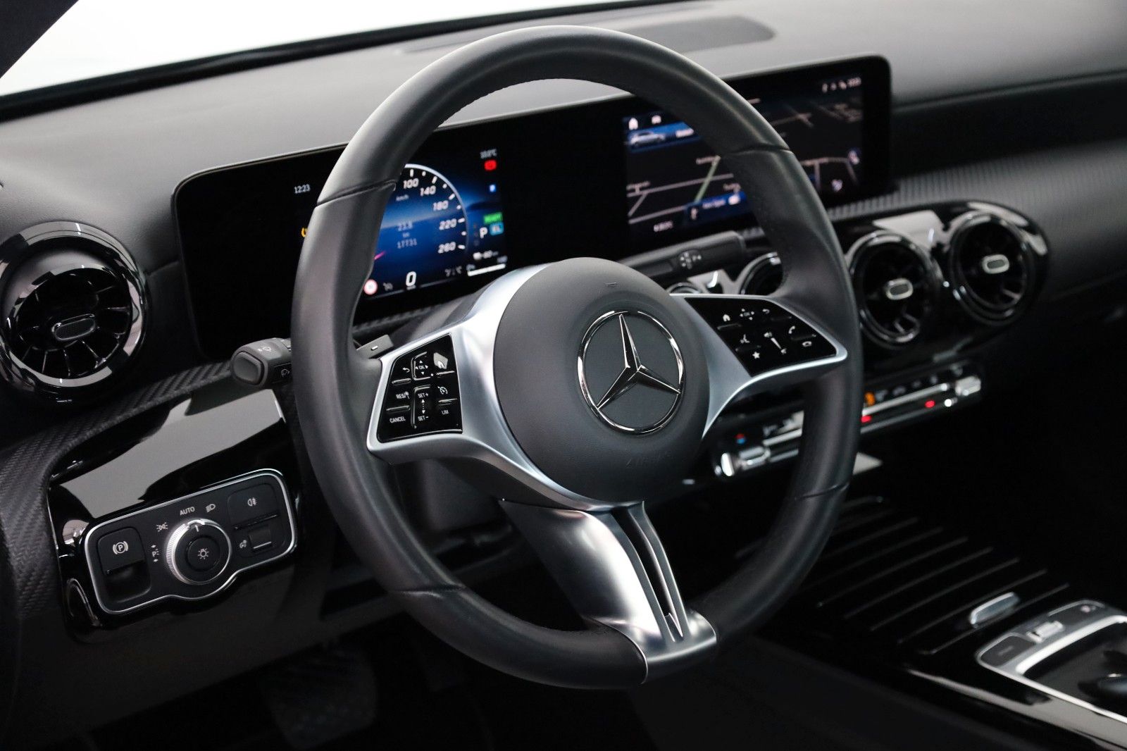 Fahrzeugabbildung Mercedes-Benz A 250e T.Leder,Navi,LED,SH,PDC,Kamera,Park Paket