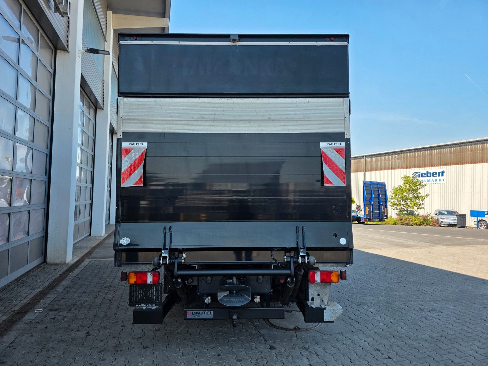 Fahrzeugabbildung Mercedes-Benz Atego 818 L Möbelkoffer+LBW Standklima 2x AHK