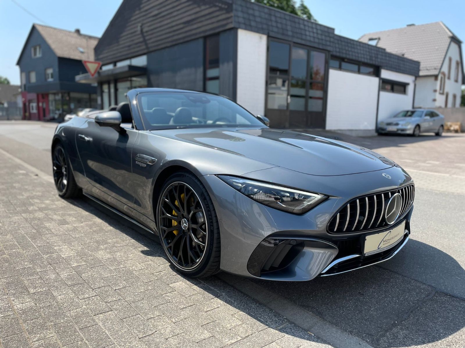 Fahrzeugabbildung Mercedes-Benz SL 63 AMG 4MATIC+ Head-Up 21" Lift Massage 360°