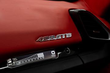 صورة مصغرة 16 لـ 2016 Ferrari 488 GTB