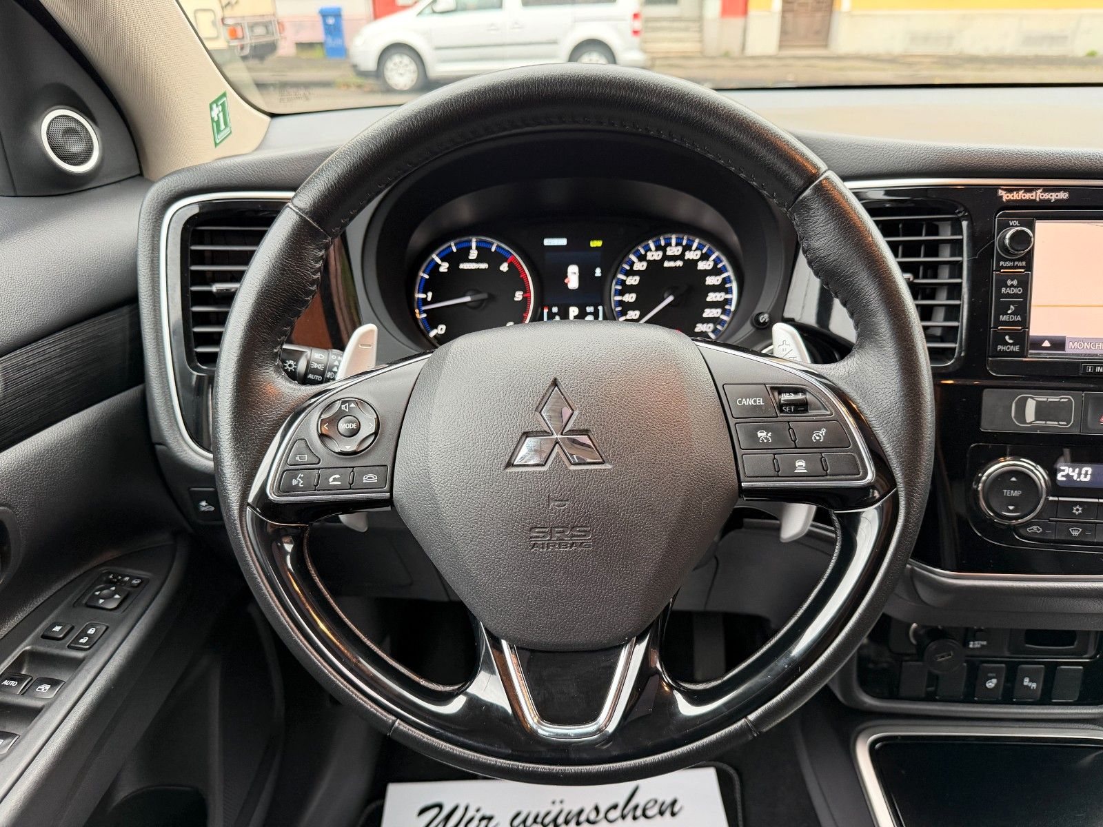 Fahrzeugabbildung Mitsubishi Outlander Top 4WD 7-SITZER AHK LEDER NAVI KAMERA