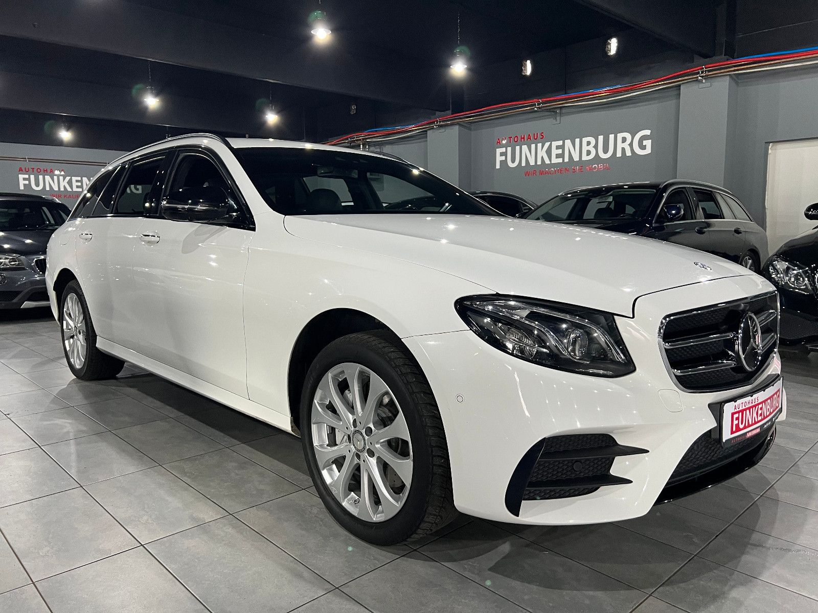 MERCEDES-BENZ E 220 d AMG/HUD/DISTR/360°/WIDE/LED/NIGHT/BURM.