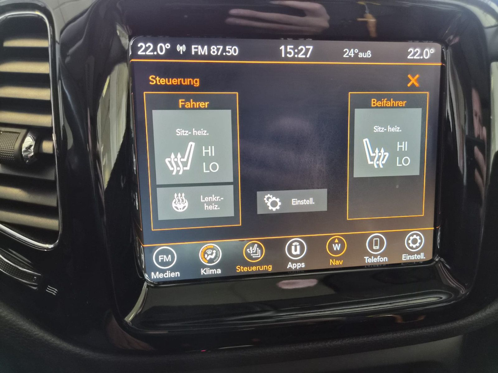 Fahrzeugabbildung Jeep Compass Limited 4WD / LED / NAVI / LEDER