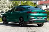BMW X6 M60i DR.ASS.PRO.360°.PANORAMA.LED.H/K.22" - mit Benzin-Antrieb: Geländewagen, Automatik