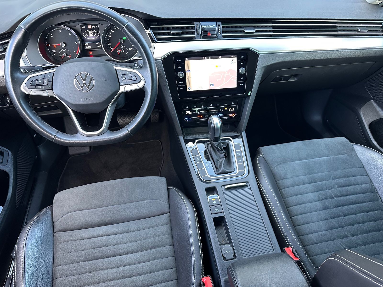 Fahrzeugabbildung Volkswagen Passat Variant 2.0 TDI DSG Elegance NAV+LED+PANO