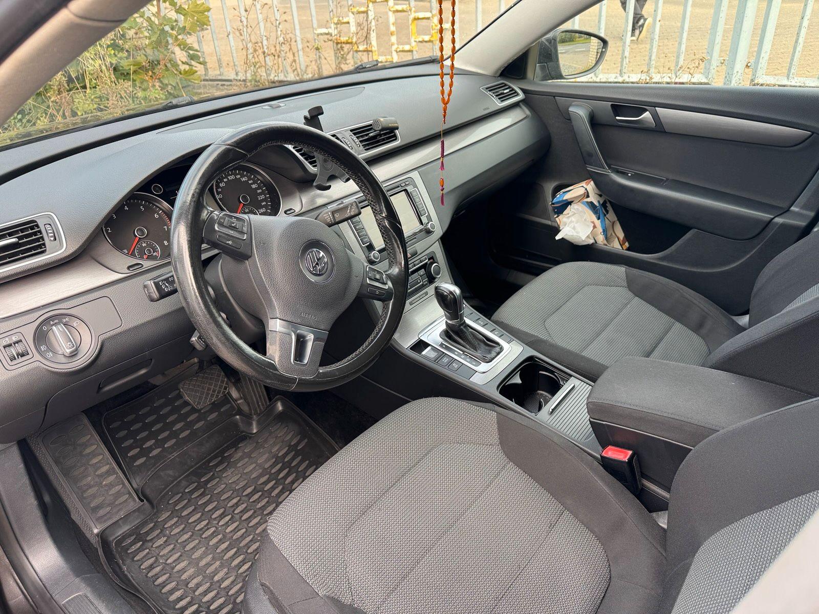 Volkswagen Passat 2011 — photo 8